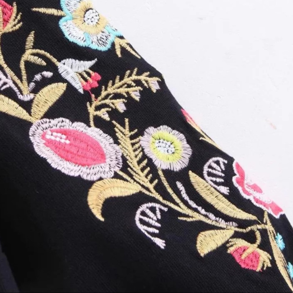 💕 Black Floral Embroidery Tie Sleeve Sweater - Picture 11 of 13